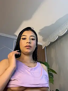 i sabella 25 online show from April 17, 2026, 4:04 am