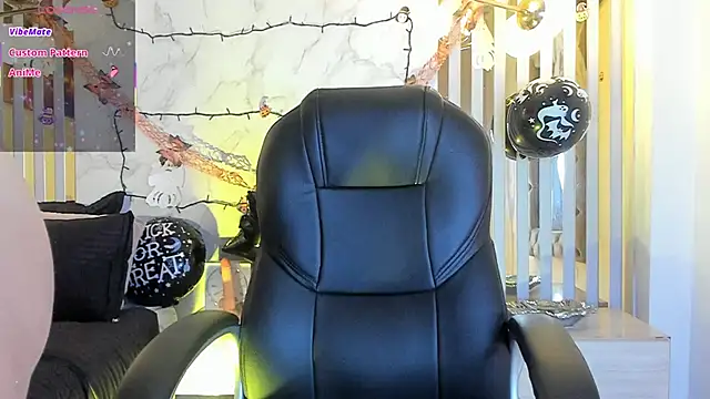 Snapshot of Oriana_gh chatting on October 22, 2025, 3:28 am Oriana gh online show from October 22, 2025, 3:28 am