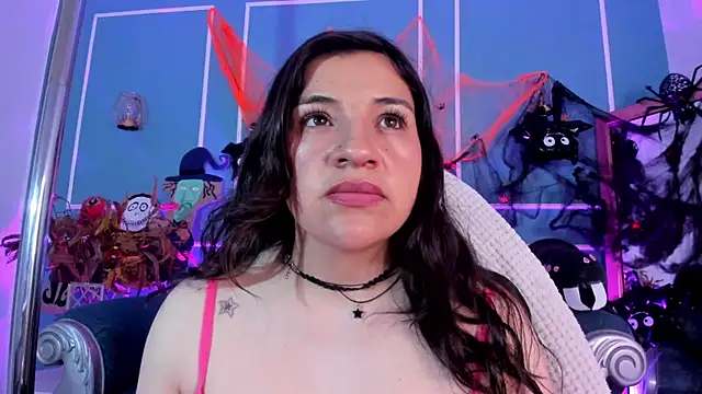 Snapshot of TaraTaylorr chatting on October 31, 2025, 2:19 am TaraTaylorr online show from October 31, 2025, 2:19 am