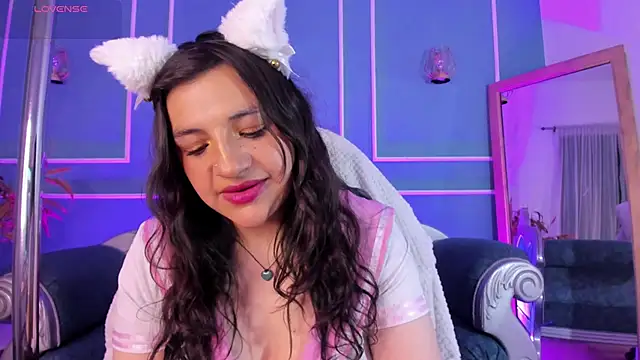 Snapshot of TaraTaylorr chatting on September 28, 2025, 2:40 am TaraTaylorr online show from September 28, 2025, 2:40 am