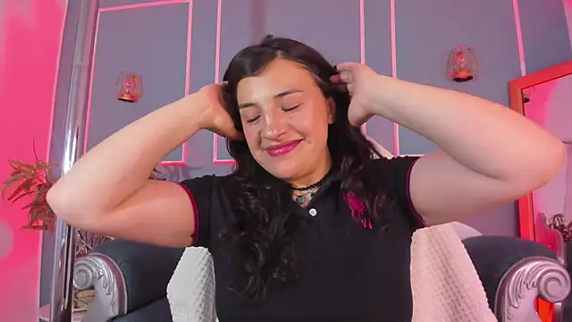 Snapshot of TaraTaylorr chatting on October 23, 2025, 2:32 am TaraTaylorr online show from October 23, 2025, 2:32 am