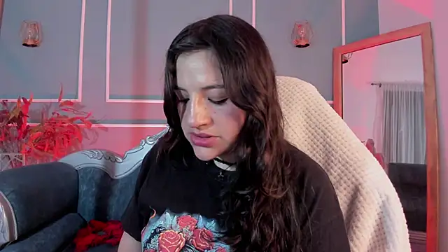 Snapshot of TaraTaylorr chatting on November 2, 2025, 2:27 am TaraTaylorr online show from November 2, 2025, 2:27 am