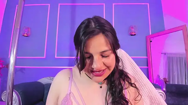 Snapshot of TaraTaylorr chatting on October 18, 2025, 2:13 am TaraTaylorr online show from October 18, 2025, 2:13 am