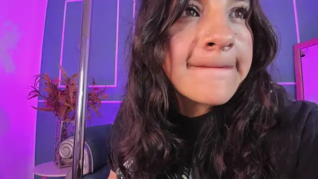 Snapshot of TaraTaylorr chatting on October 1, 2025, 2:17 am TaraTaylorr online show from October 1, 2025, 2:17 am