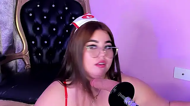 MadissonLee   online show from November 15, 2025, 7:18 pm