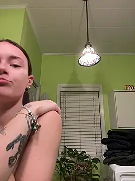 Evalynfox online show from March 5, 2025, 4:34 am