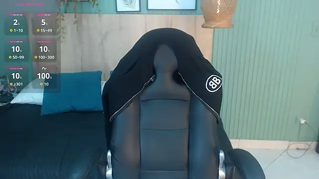 Snapshot of yessila_parker chatting on September 25, 2025, 1:44 am yessila parker online show from September 25, 2025, 1:44 am