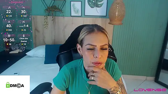 Snapshot of yessila_parker chatting on September 16, 2025, 1:39 am yessila parker online show from September 16, 2025, 1:39 am