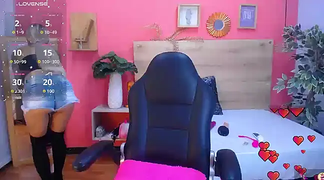 Snapshot of yessila_parker chatting on March 7, 2025, 2:36 am yessila parker online show from March 7, 2025, 2:36 am