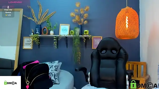 Snapshot of yessila_parker chatting on October 25, 2025, 2:44 am yessila parker online show from October 25, 2025, 2:44 am