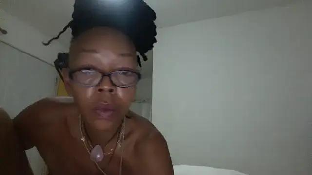 Snapshot of Ladyzee25 chatting on September 24, 2025, 5:47 am Ladyzee25 online show from September 24, 2025, 5:47 am