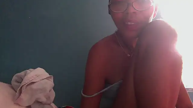 Snapshot of Ladyzee25 chatting on October 30, 2025, 6:16 pm Ladyzee25 online show from October 30, 2025, 6:16 pm