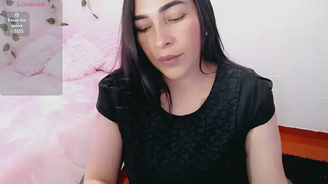 luna lgomez  online show from March 14, 2025, 11:23 am