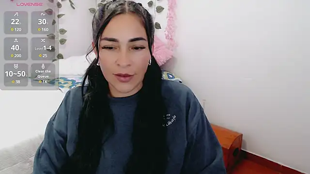 luna lgomez  online show from March 19, 2025, 2:24 pm