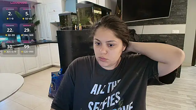 Snapshot of Layla- chatting on September 18, 2025, 9:12 am Layla- online show from September 18, 2025, 9:12 am