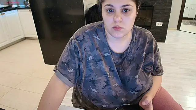 Layla- online show from January 17, 2026, 2:31 pm