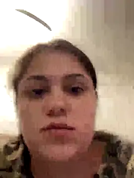 Snapshot of Layla- chatting on October 31, 2025, 2:41 am Layla- online show from October 31, 2025, 2:41 am