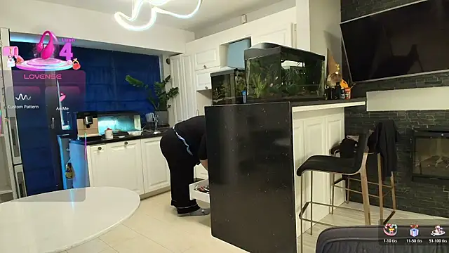 Layla- online show from November 26, 2025, 10:15 am