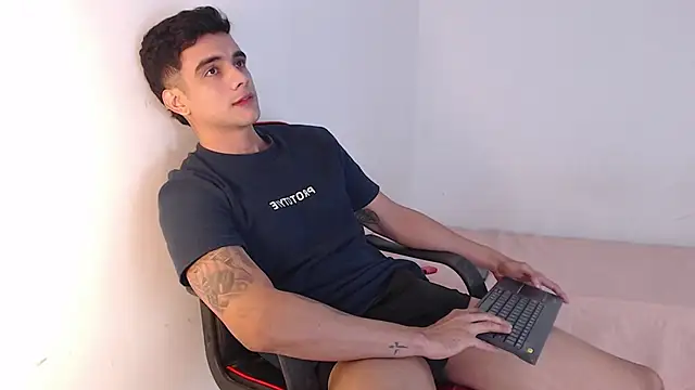 Snapshot of adam_levis17 chatting on October 2, 2025, 5:55 am adam levis17 online show from October 2, 2025, 5:55 am