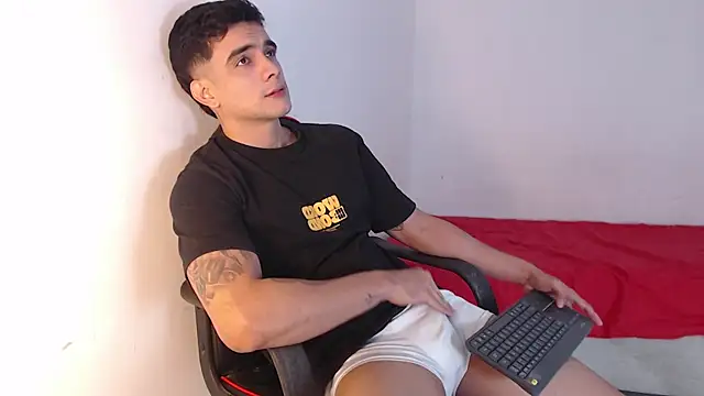 Snapshot of adam_levis17 chatting on September 29, 2025, 7:26 am adam levis17 online show from September 29, 2025, 7:26 am