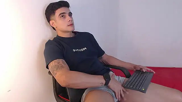 Snapshot of adam_levis17 chatting on September 18, 2025, 5:54 am adam levis17 online show from September 18, 2025, 5:54 am