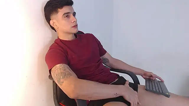 Snapshot of adam_levis17 chatting on October 26, 2025, 6:47 am adam levis17 online show from October 26, 2025, 6:47 am