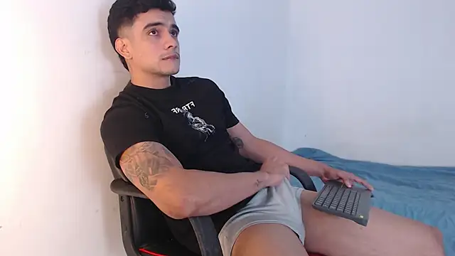 Snapshot of adam_levis17 chatting on September 23, 2025, 4:30 am adam levis17 online show from September 23, 2025, 4:30 am