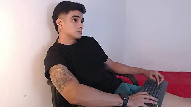 Snapshot of adam_levis17 chatting on September 17, 2025, 5:09 am adam levis17 online show from September 17, 2025, 5:09 am