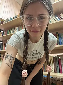 melicious  online show from February 18, 2026, 6:44 am