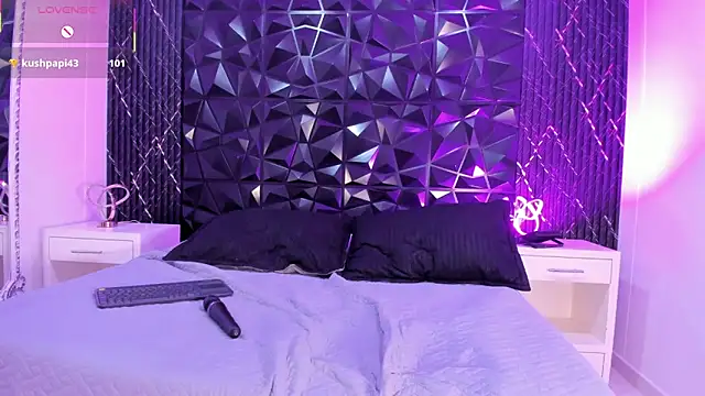 Snapshot of HileySweet chatting on March 13, 2025, 6:45 pm HileySweet online show from March 13, 2025, 6:45 pm