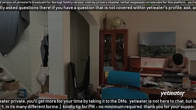 Snapshot of yetieater chatting on February 9, 2025, 6:37 pm yetieater online show from February 9, 2025, 6:37 pm