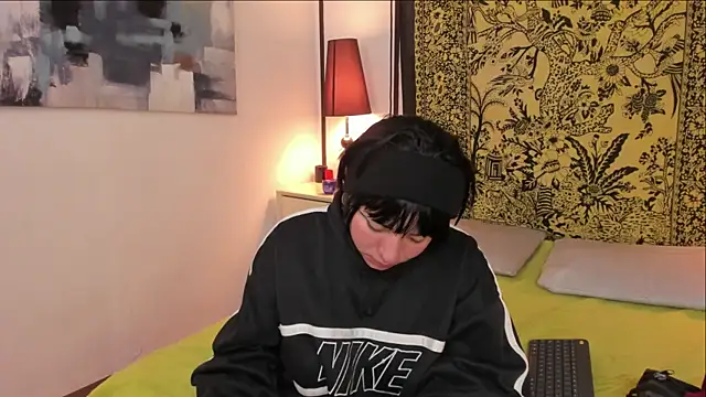 Aria and orien online show from January 10, 2026, 11:38 am