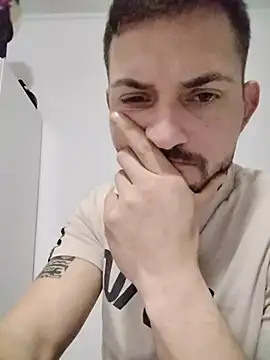 Snapshot of iurinicola chatting on December 5, 2025, 9:52 am iurinicola online show from December 5, 2025, 9:52 am