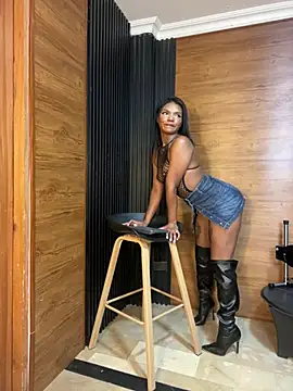 PinkyMoon online show from March 19, 2026, 4:23 am