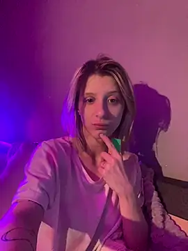 amorearte m online show from March 4, 2025, 7:43 pm