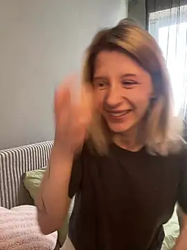 amorearte m online show from March 22, 2025, 11:21 am