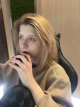 amorearte m online show from March 12, 2025, 12:53 am