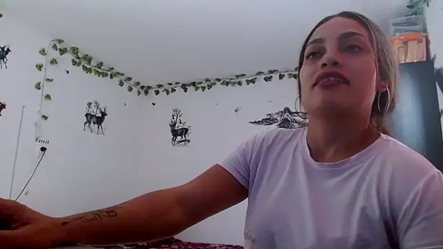 Snapshot of Ehilyn chatting on September 17, 2025, 8:11 pm Ehilyn online show from September 17, 2025, 8:11 pm