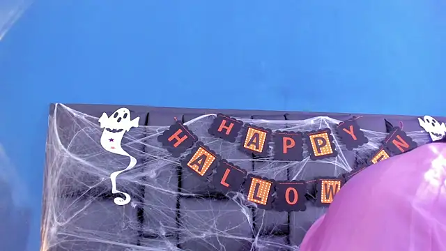 DANESKA HILLER online show from October 23, 2025, 7:01 pm