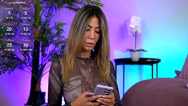 Snapshot of SophiaPotts chatting on October 10, 2025, 3:18 am SophiaPotts online show from October 10, 2025, 3:18 am