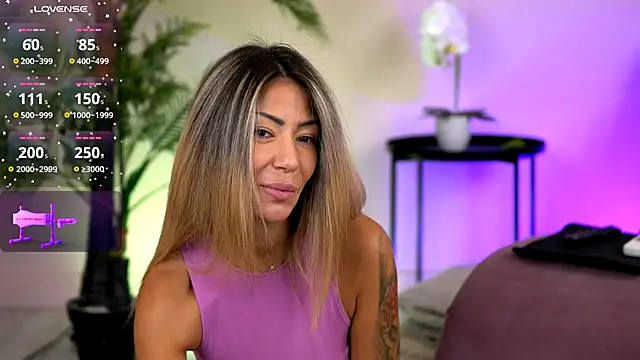 Snapshot of SophiaPotts chatting on October 3, 2025, 3:30 am SophiaPotts online show from October 3, 2025, 3:30 am