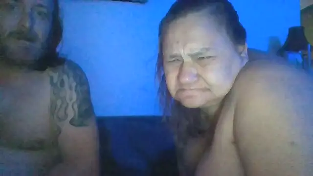 Snapshot of SpnzTnT chatting on November 30, 2025, 2:23 am SpnzTnT online show from November 30, 2025, 2:23 am