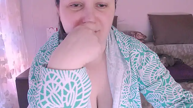 Snapshot of SoftLia chatting on January 11, 2025, 9:04 pm SoftLia online show from January 11, 2025, 9:04 pm