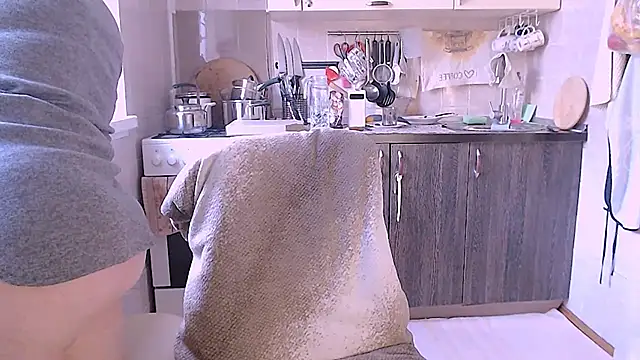 Snapshot of SoftLia chatting on September 21, 2025, 5:34 am SoftLia online show from September 21, 2025, 5:34 am