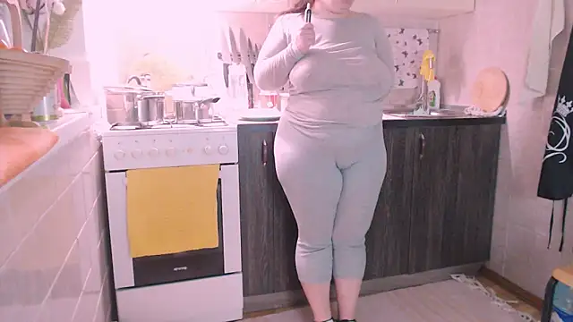 Snapshot of SoftLia chatting on February 26, 2025, 7:32 pm SoftLia online show from February 26, 2025, 7:32 pm