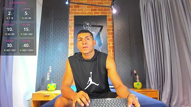 Snapshot of NoahVolkov chatting on March 9, 2025, 11:14 am NoahVolkov online show from March 9, 2025, 11:14 am