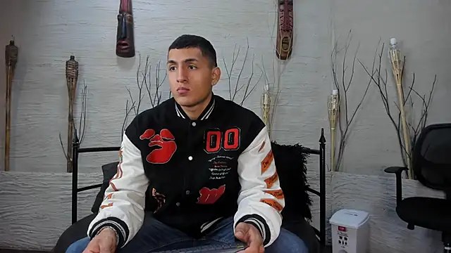 Snapshot of NoahVolkov chatting on March 7, 2025, 11:40 am NoahVolkov online show from March 7, 2025, 11:40 am
