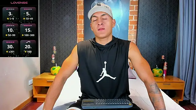 Snapshot of NoahVolkov chatting on March 22, 2025, 11:32 am NoahVolkov online show from March 22, 2025, 11:32 am