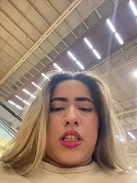 Snapshot of lunaxxx_69 chatting on October 22, 2025, 12:32 am lunaxxx 69 online show from October 22, 2025, 12:32 am