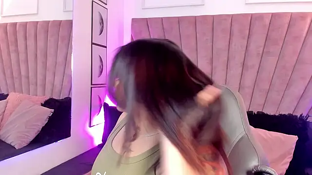 Snapshot of LunaSotto chatting on October 9, 2025, 8:53 pm LunaSotto online show from October 9, 2025, 8:53 pm